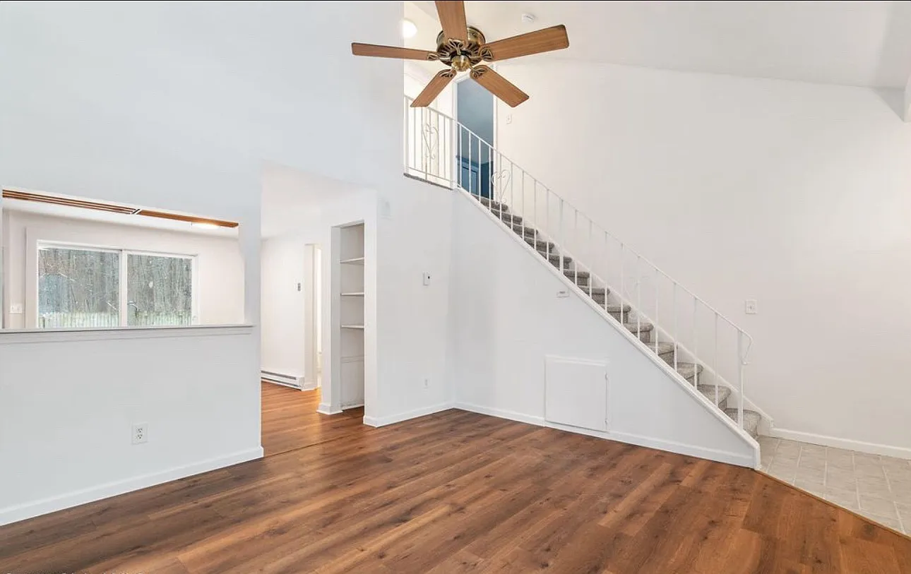 25 Wake Robin Rd — Photo 3