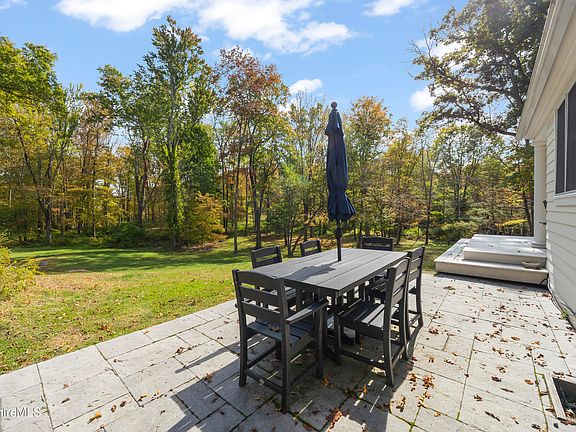 5th image of 49 Knapp Hollow Ln