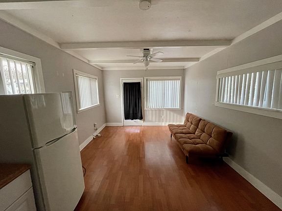 5th image of 914 1/2 College Ave