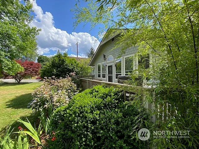 8366 Maple Avenue SE photo 1