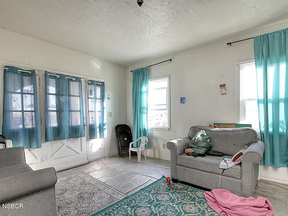 4th image of 313 N Benwiley Ave