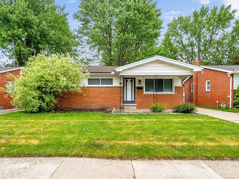 1554 Cynthia Ave — Photo 1