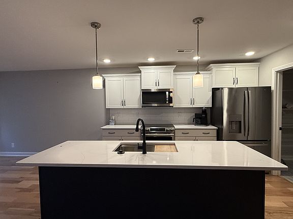 3rd image of 107 Bonnell Dr