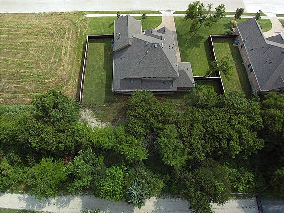 3rd image of 1339 Arezzo Ln