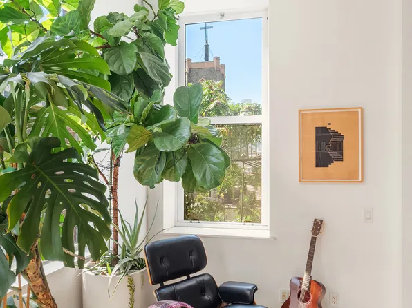 175 East Broadway image 2 of 12