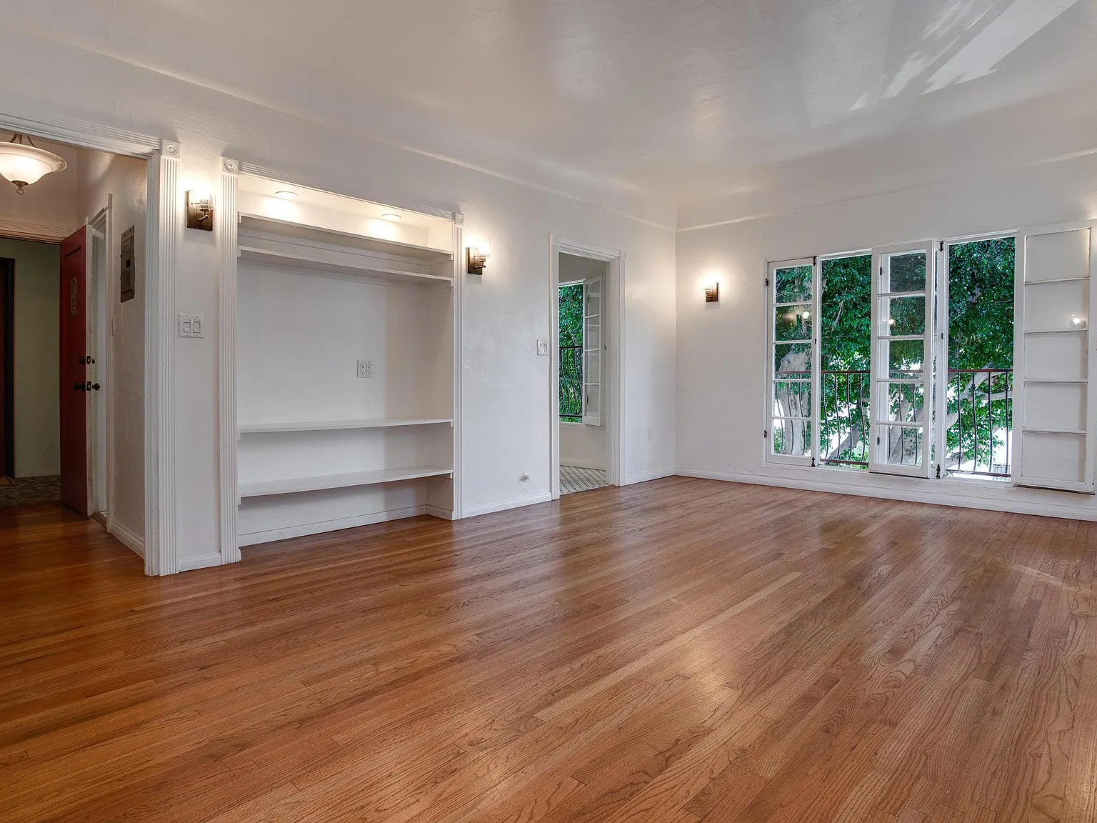 2 bed, 999 sqft, $3,300 — Photo 1