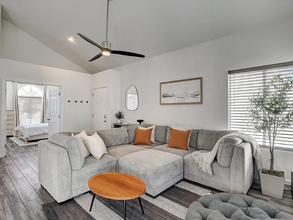 1658 Garden Path Ct