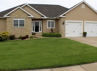 2902 Hidden Lakes Dr, Emporia, KS 66801