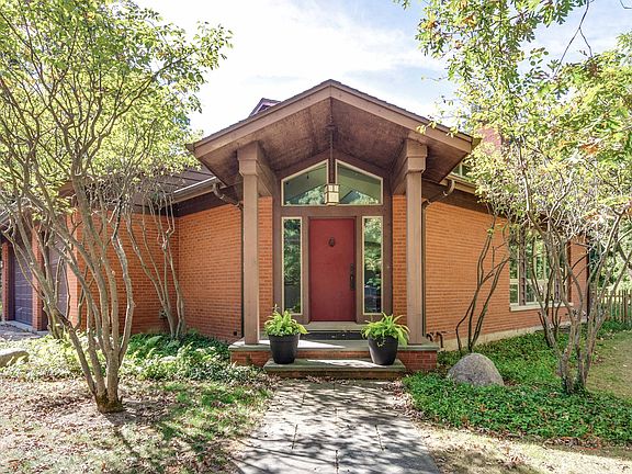 3rd image of 1175 Edgewood Rd