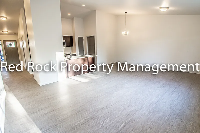 2603 N Eden Ln — Photo 2