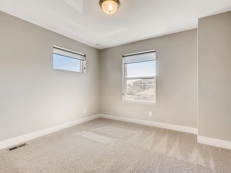 863 N Winona Ct — Photo 8