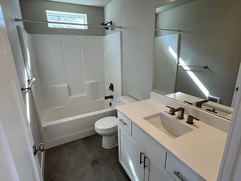 752 NW Ogden Ave — Photo 20