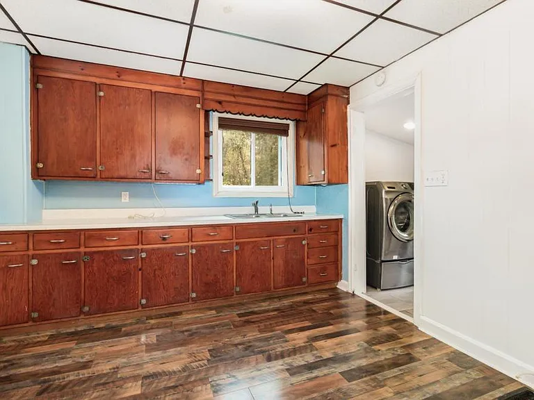 215 Pine Grove Rd — Photo 7
