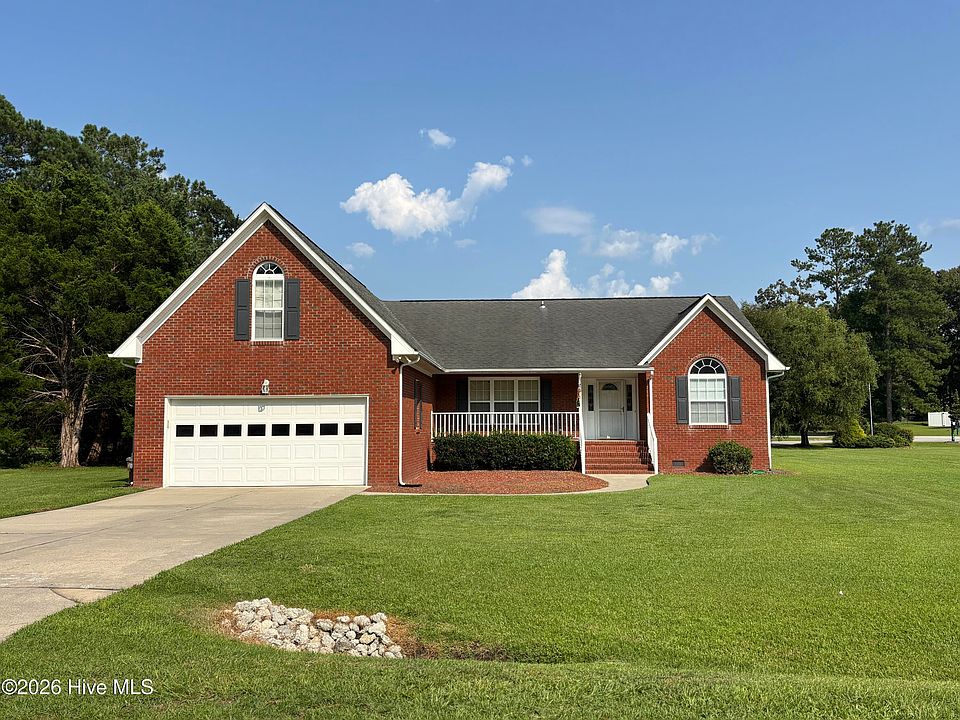 1st image of 208 Pinewood Drive