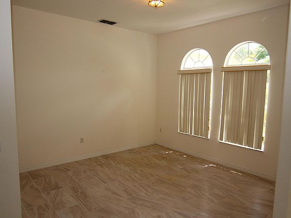 5th image of 2855 Majestic Isle Dr