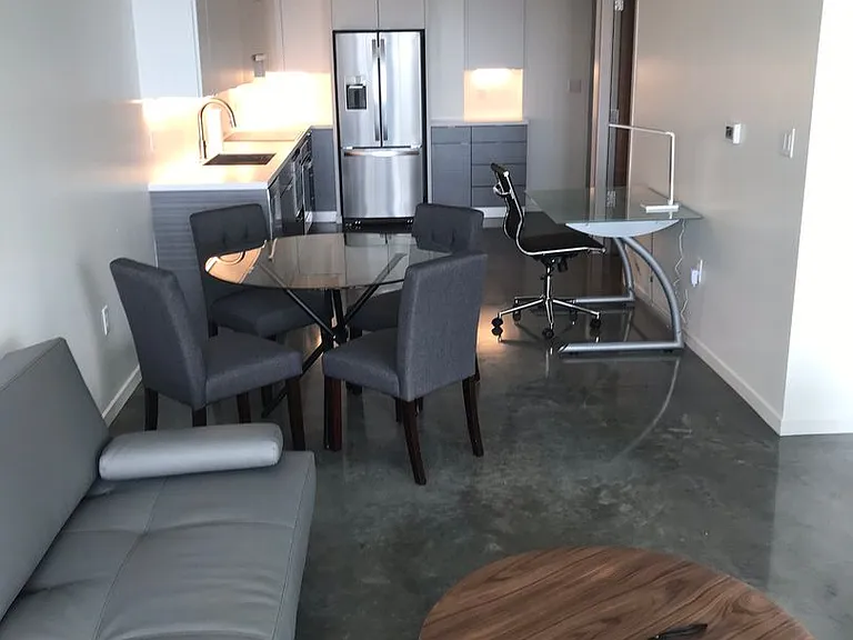 404 E College St #1406 — Photo 2