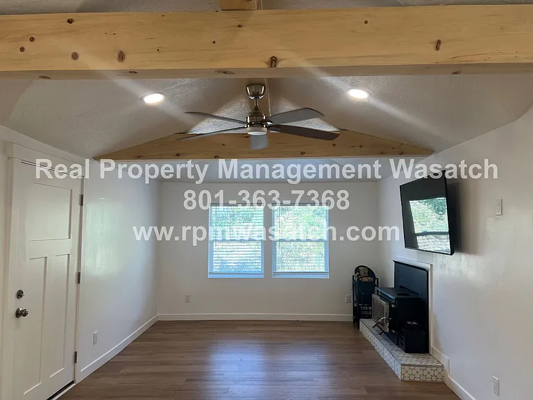 1388 Country Ln — Photo 18