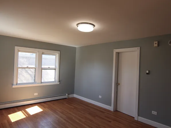 2700 W 98th St, Evergreen Park, IL