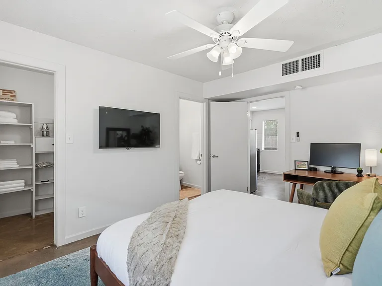 1421 E Roosevelt St #4 — Photo 13