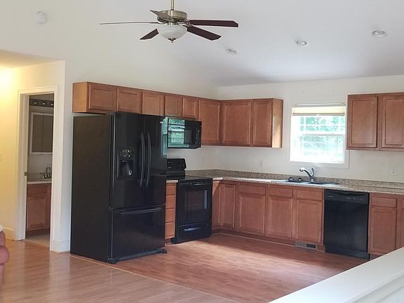 3rd image of 34453 Sharon Ave
