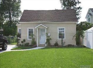 2456 S Seamans Neck Rd, Seaford, NY 11783