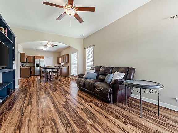 4th image of 111 Highland View Dr