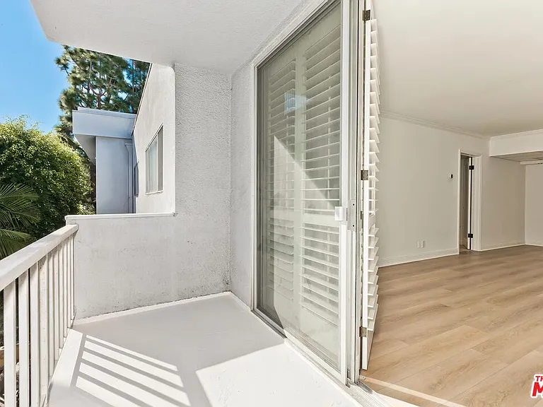 1710 Malcolm Ave #303 — Photo 6