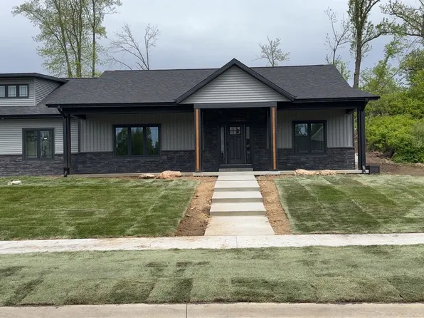 5630 Seminole Valley Trl NE, Cedar Rapids, IA 52411