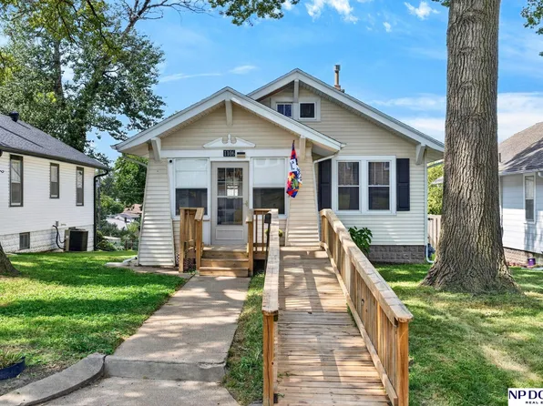 1106 S 43rd St, Omaha, NE 68105