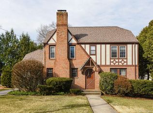 51 Castlewood Rd, West Hartford, CT 06107