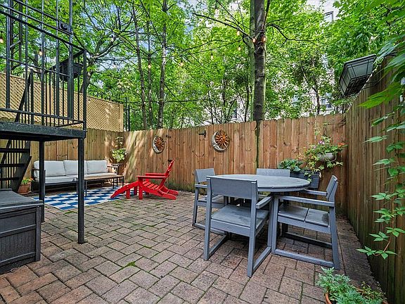 4th image of 425 Lincoln Pl APT 1RG
