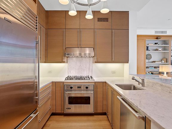 4th image of 233 E 17th St APT 7