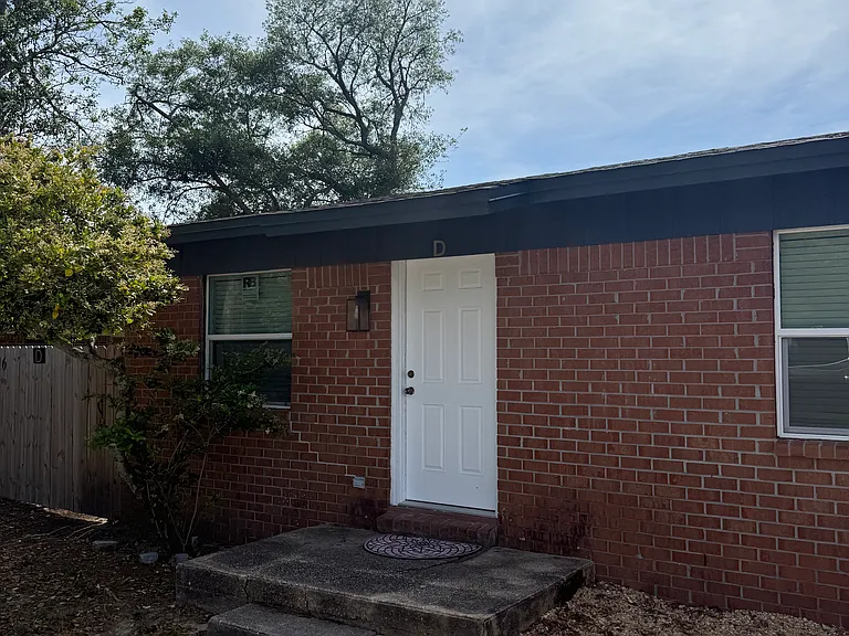 706 Shady Lane Dr #D — Photo 13