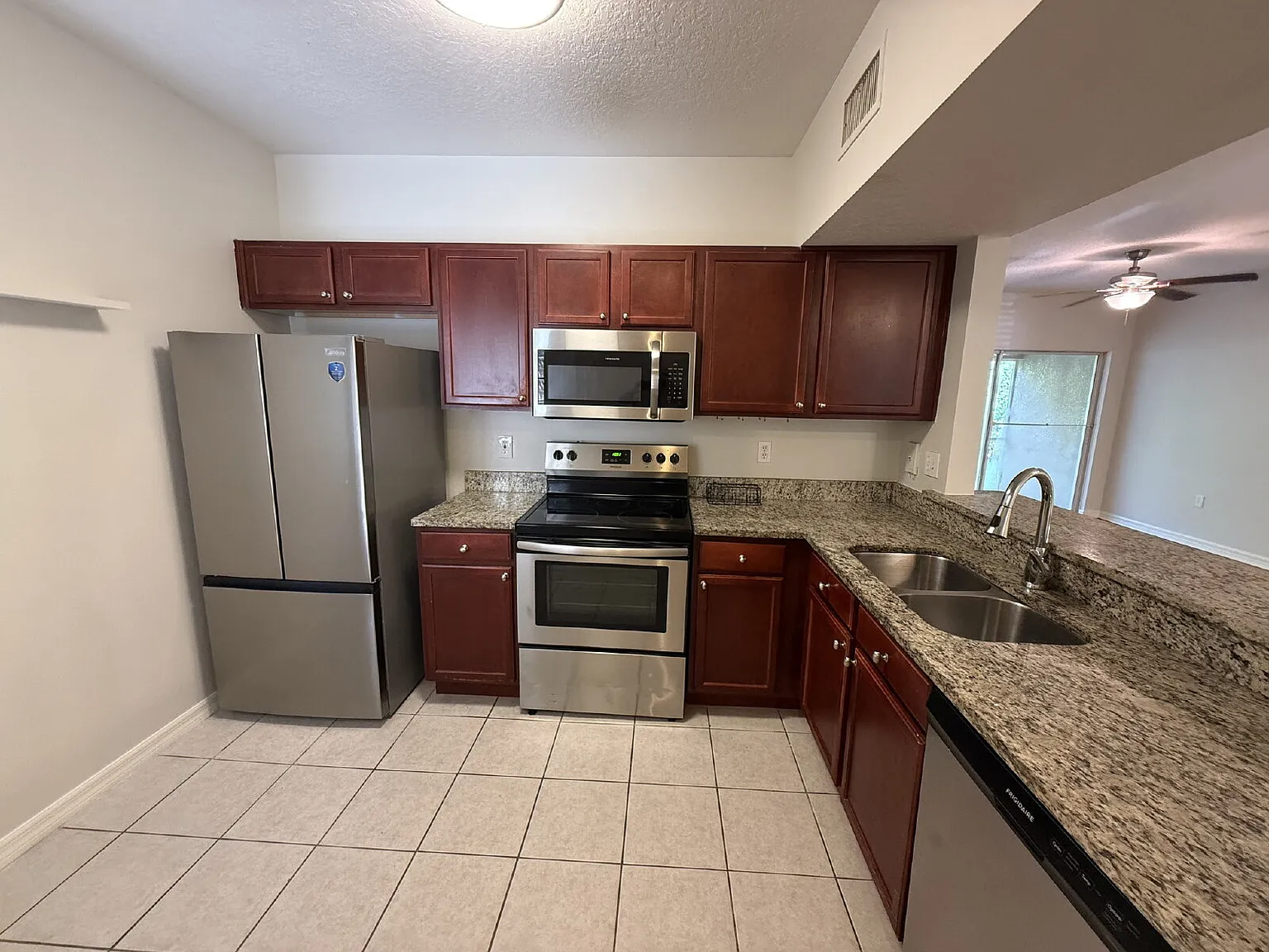 3 bed, 2.0 bath, 1124 sqft, $1,850 — Photo 2