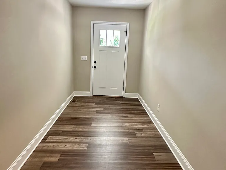 1729 White Rd — Photo 2
