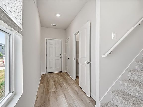 5th image of 267 Fair Cross Cir