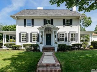 169 Euston Rd, Garden City, NY 11530