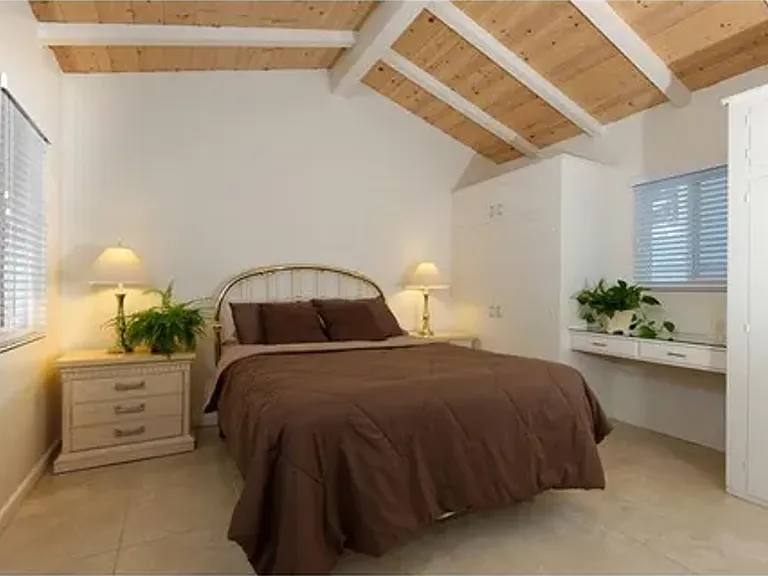 1249 Torrey Pines Rd — Photo 18