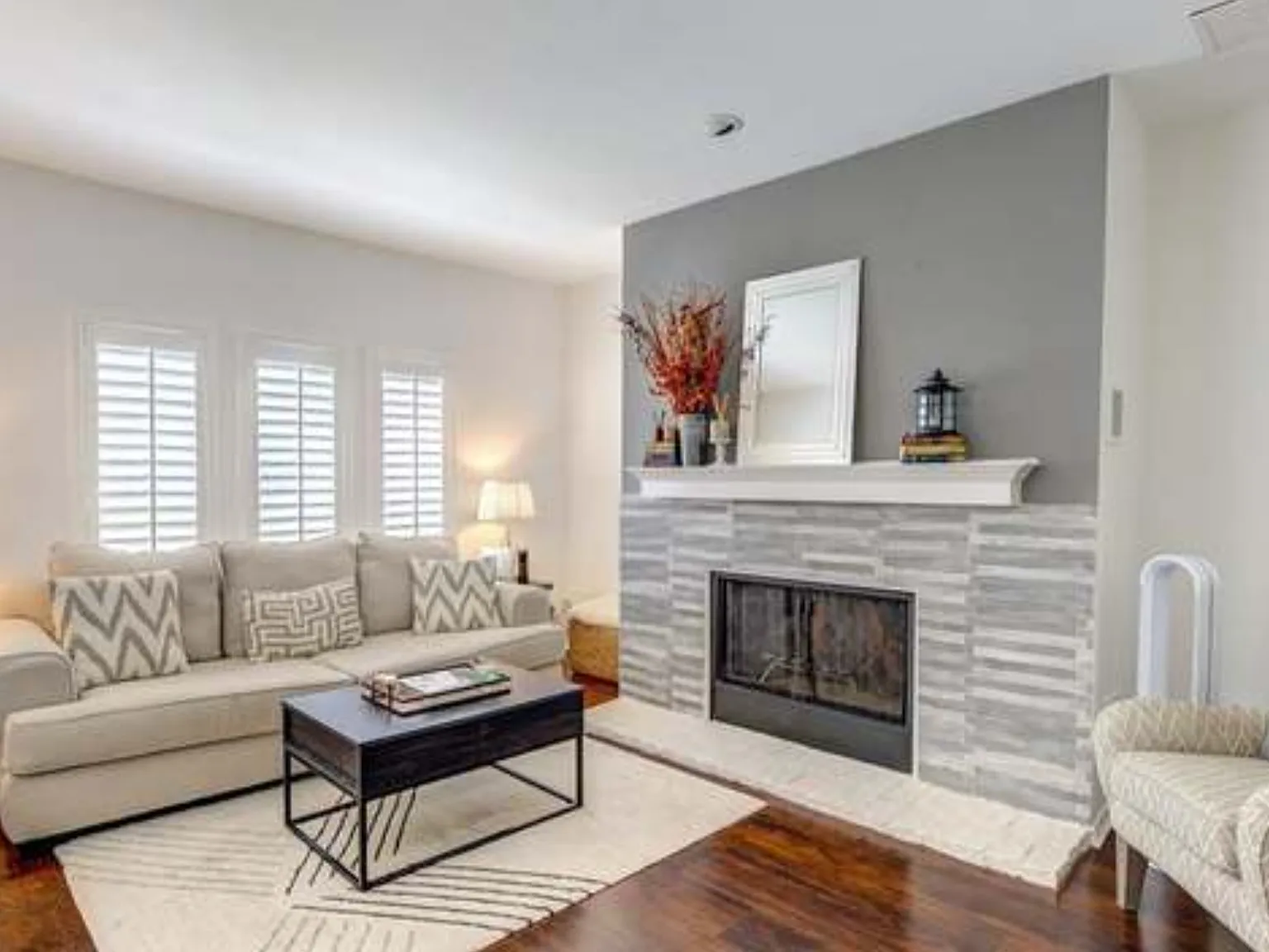 2 bed, 955 sqft, $1,600 — Photo 1