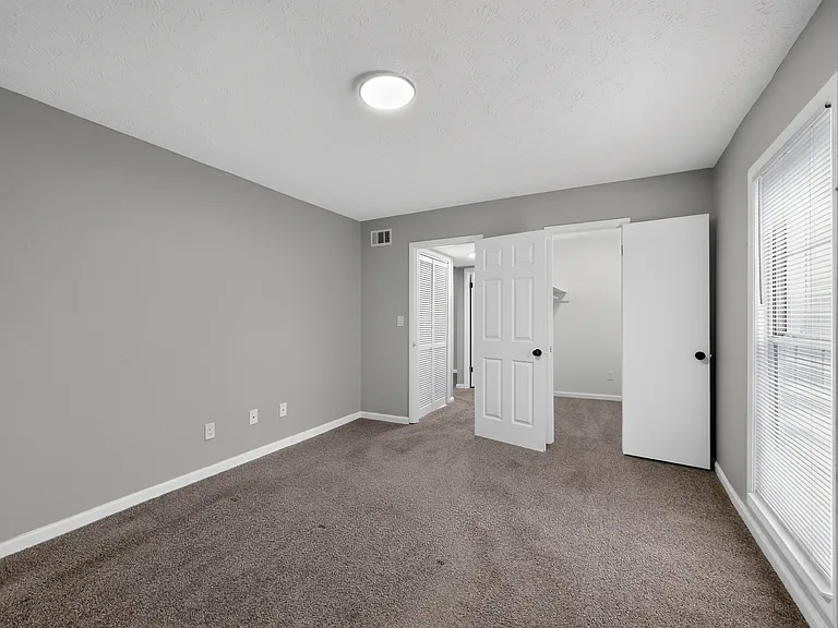 2000 Oasis — Photo 37