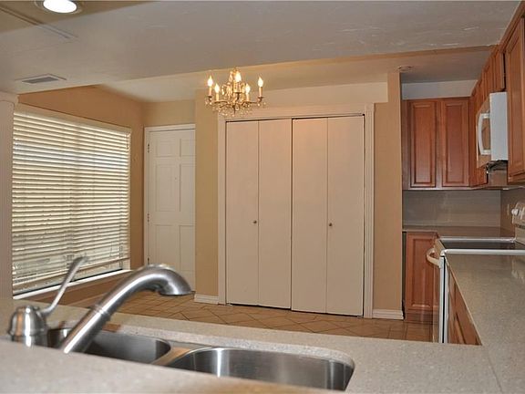 4th image of 2876 Westridge Ave