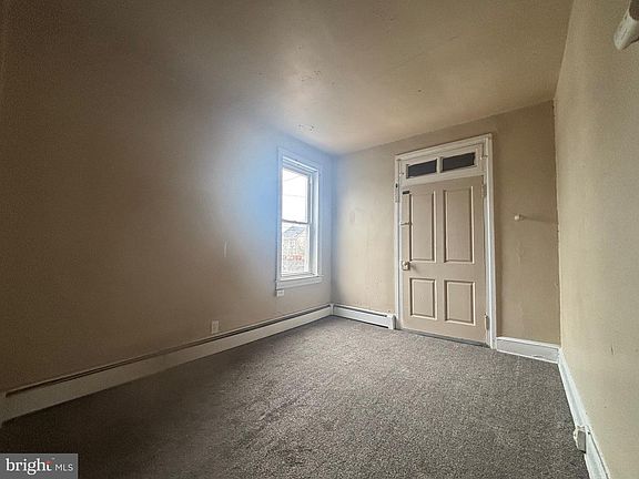 5th image of 622 E Market St