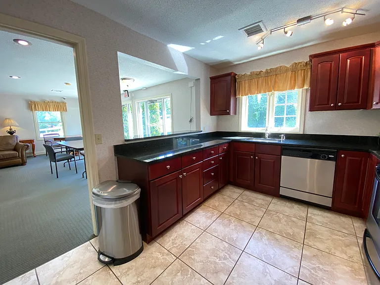 Sunset Ridge Apartments — Photo 14