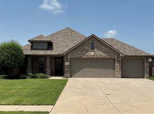 108 Thompson Dr, Van Alstyne, TX 75495