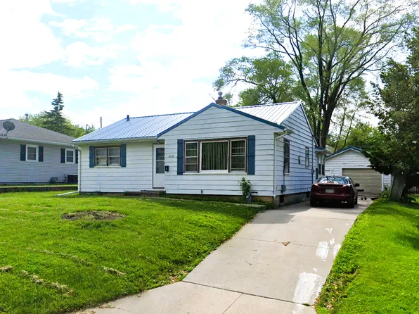 1308 Vermont St, Waterloo, IA 50702
