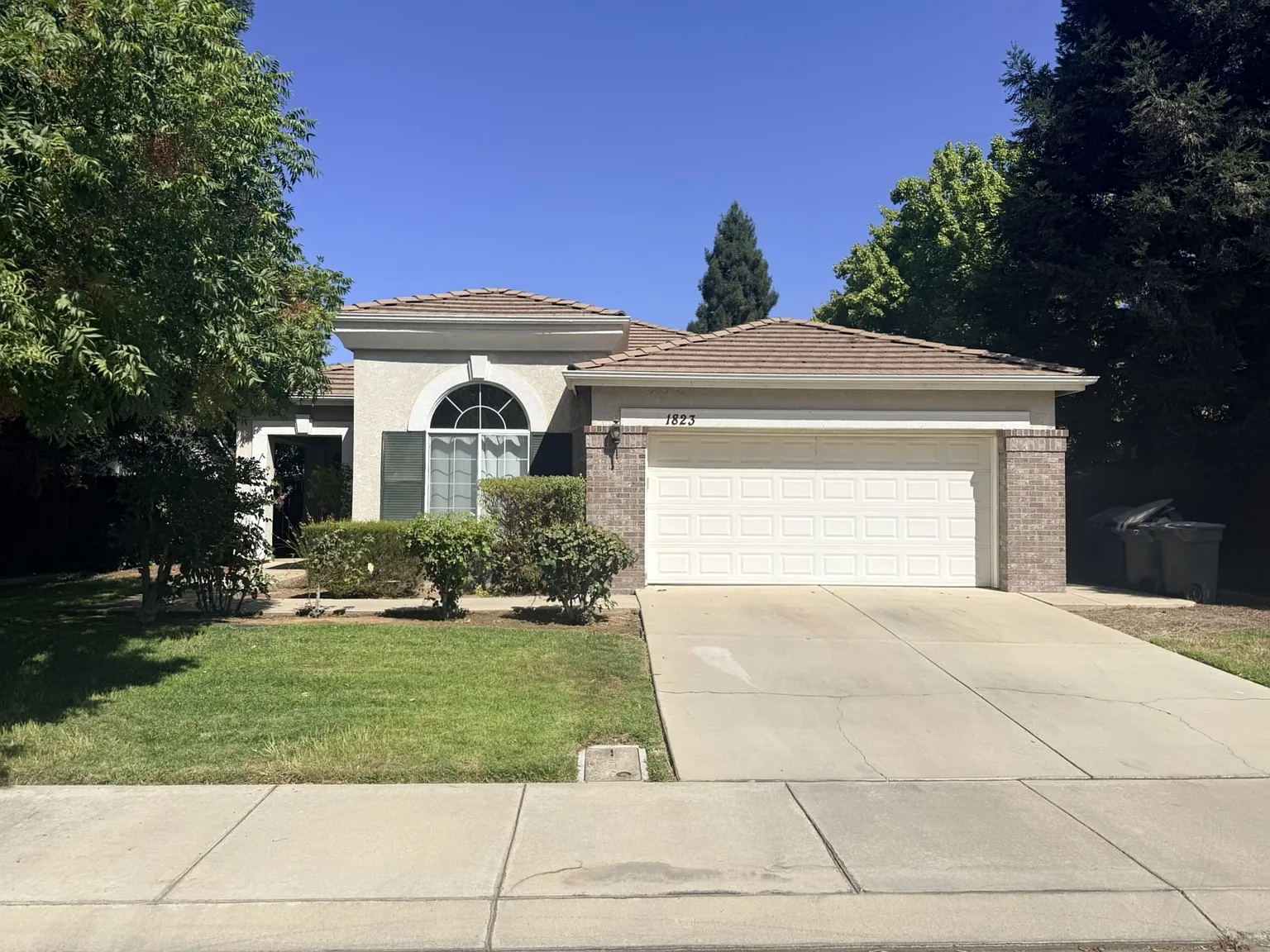 3 bed, 1827 sqft, $2,250 — Photo 1