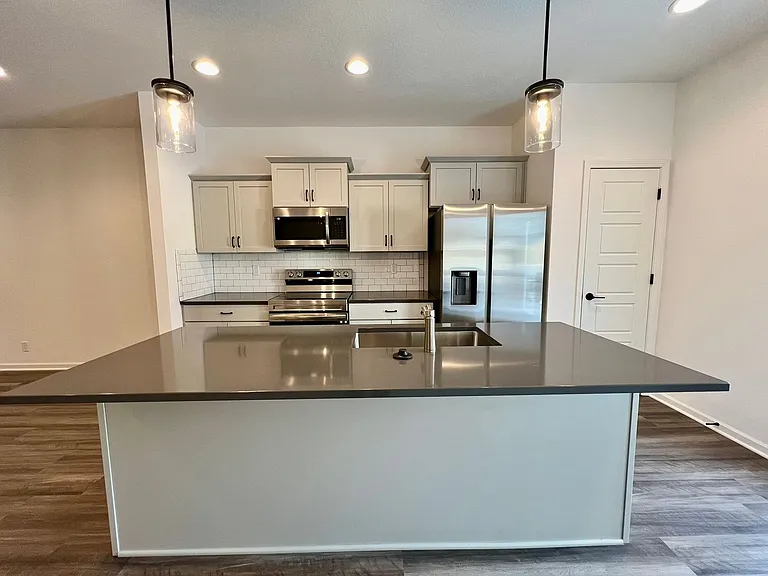 15845 Foster St — Photo 11