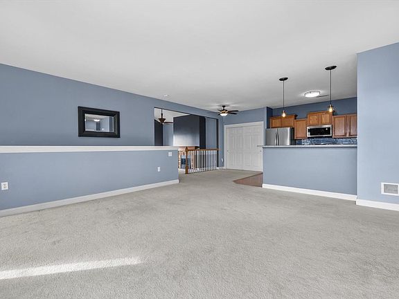 5th image of 981 Hastings COURT #202