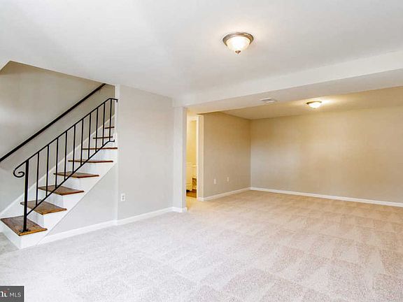 4th image of 14815 Dixon Ct