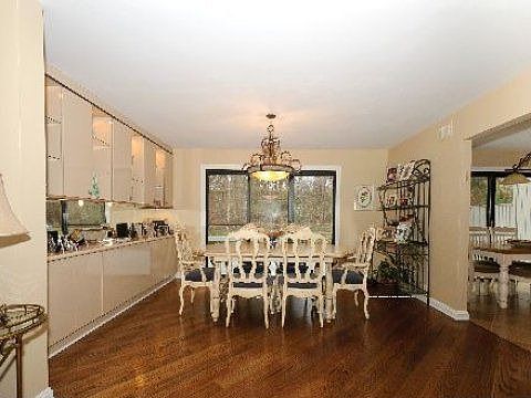 4th image of 164 Foxwood Dr